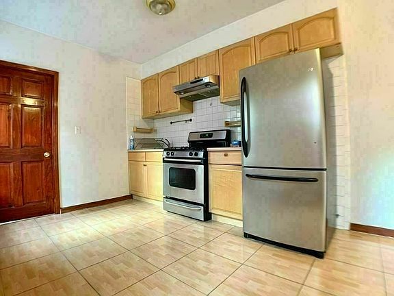 4th image of 301 E 88th St #3W