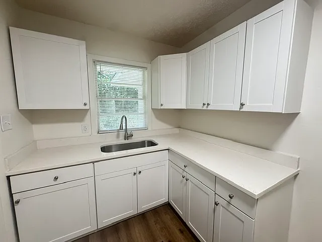2706 Schaul St #B — Photo 4
