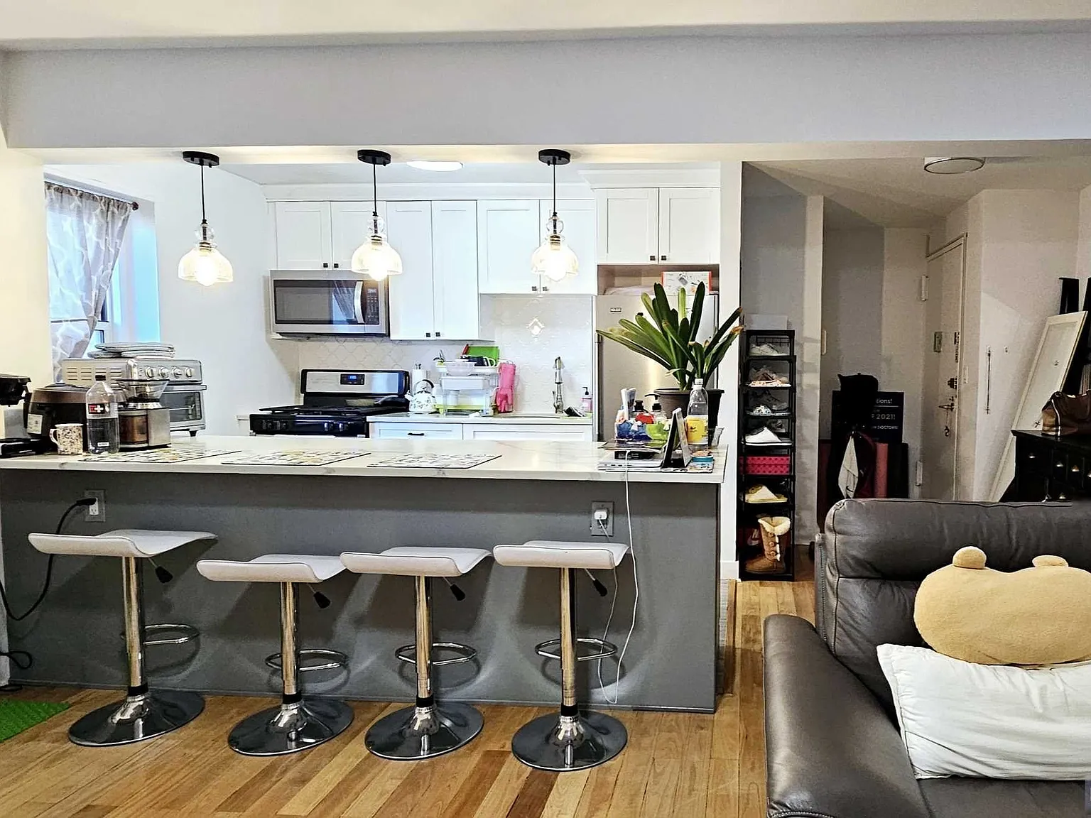 2 bed, 850 sqft, $2,700 — Photo 2