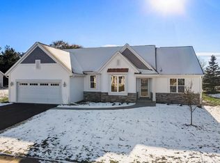 N52W35453 Lighthouse Ln UNIT 46-1, Oconomowoc, WI 53066