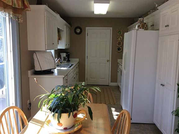 4th image of 174 Woodcreek Dr