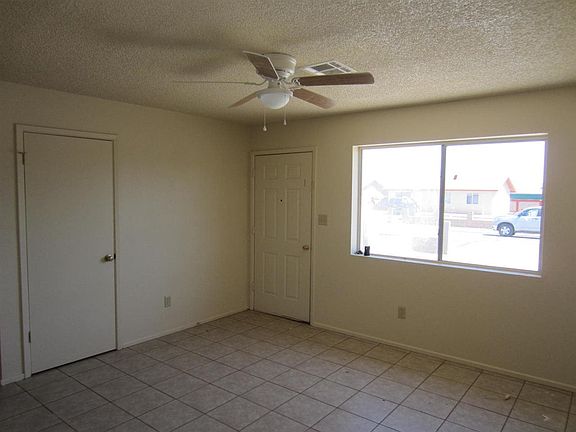 3rd image of 820 NW Canal Dr