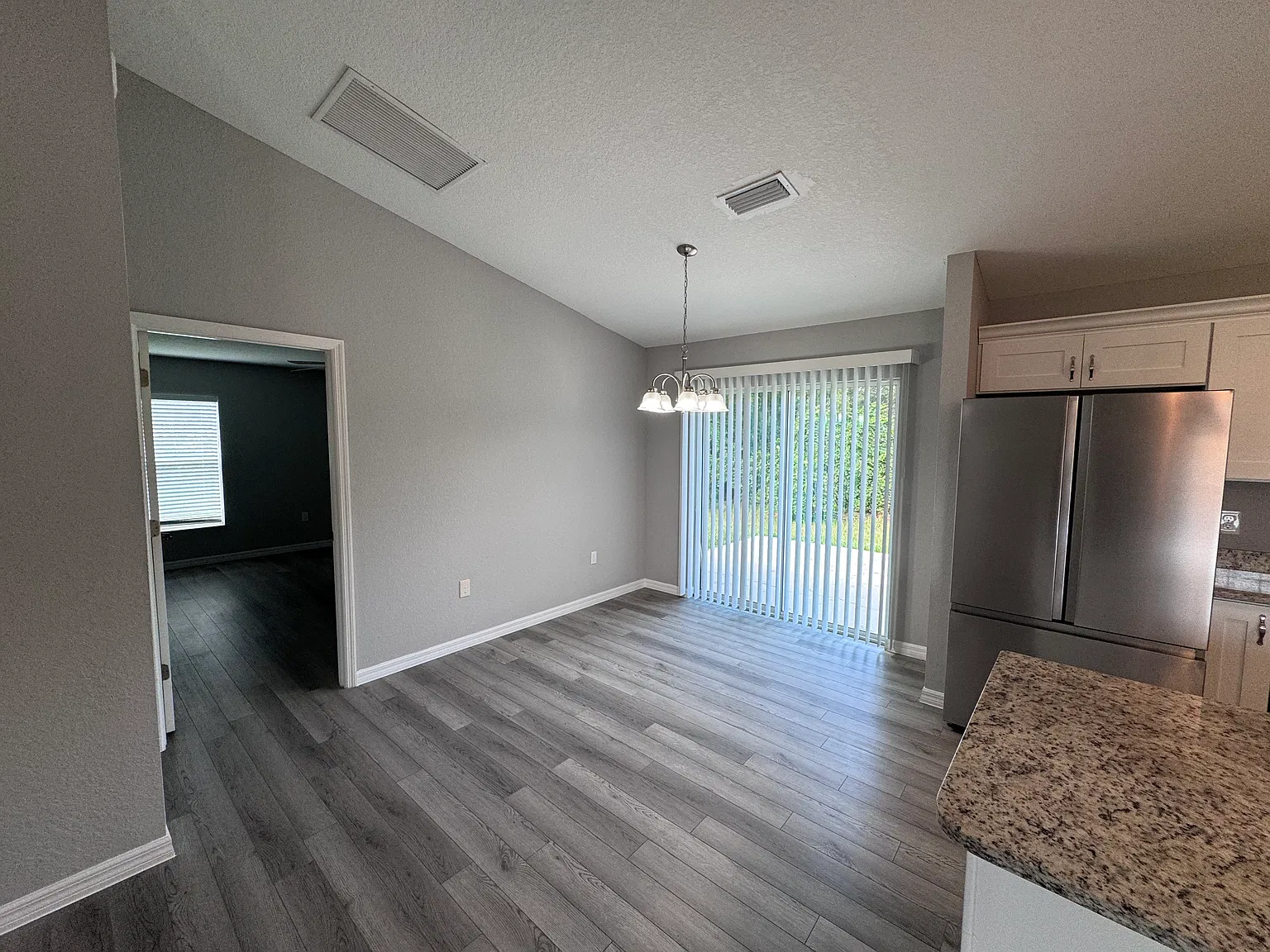 3 bed, 1374 sqft, $1,650 — Photo 3