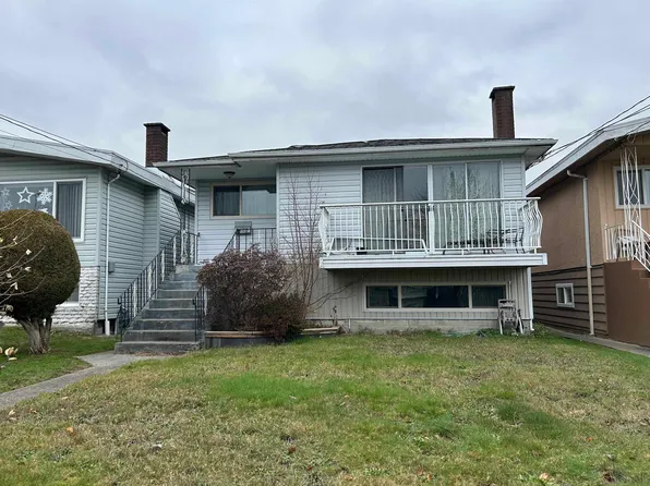 5463 Portland St, Burnaby, BC V5J 2R5