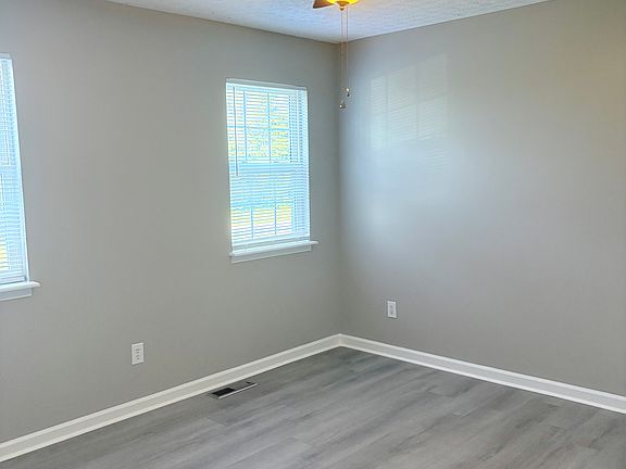 5th image of 3920 Banyan Ct #B