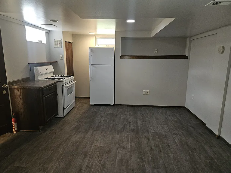 301 College Ave — Photo 4