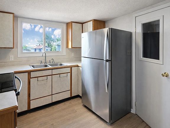 4th image of 207 Russell St Unit A