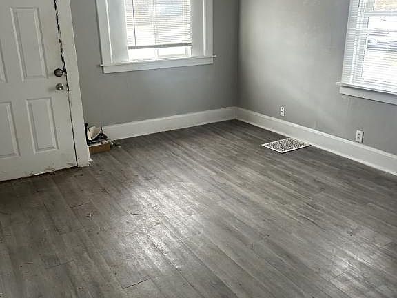 5th image of 3909 7th Ave