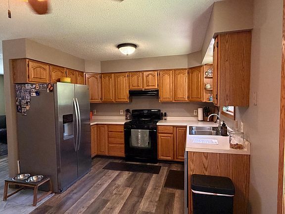 3rd image of 418 1st St