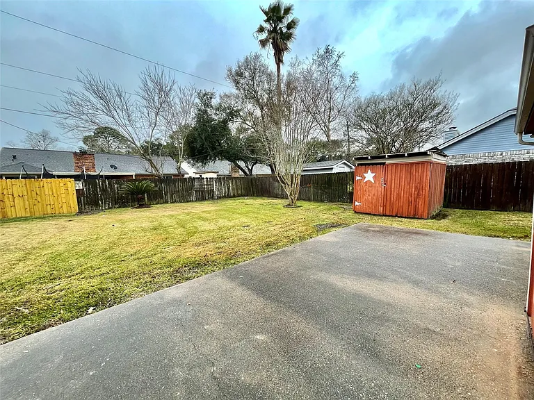704 Manor Dr — Photo 24