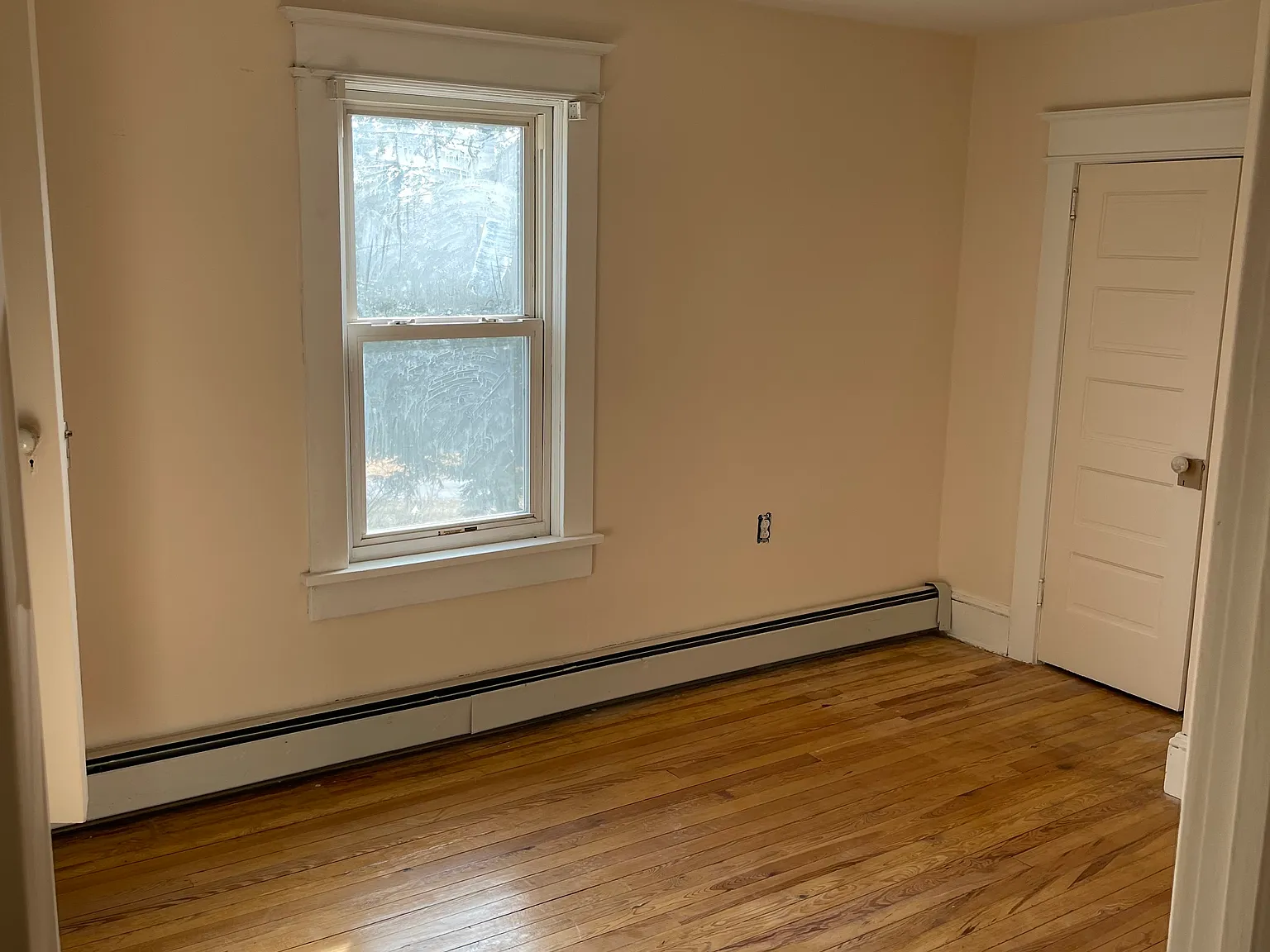 3 bed, 1.5 bath, 1200 sqft, $1,400 — Photo 2