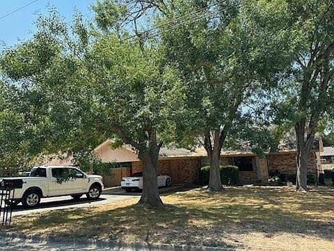 1st image of 722 Woodcrest Cir