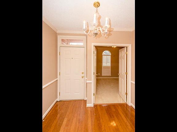 3rd image of 2922 Hillcreek Dr