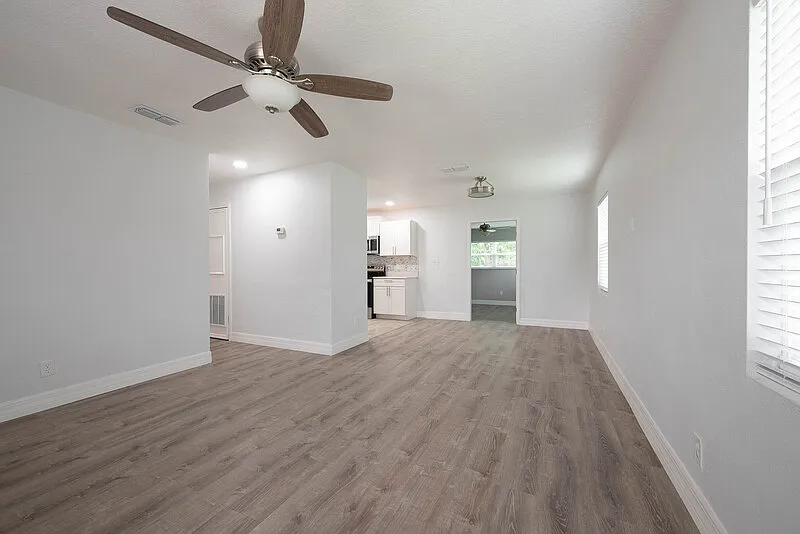 3 bed, 1.0 bath, 1045 sqft, $1,650 — Photo 4