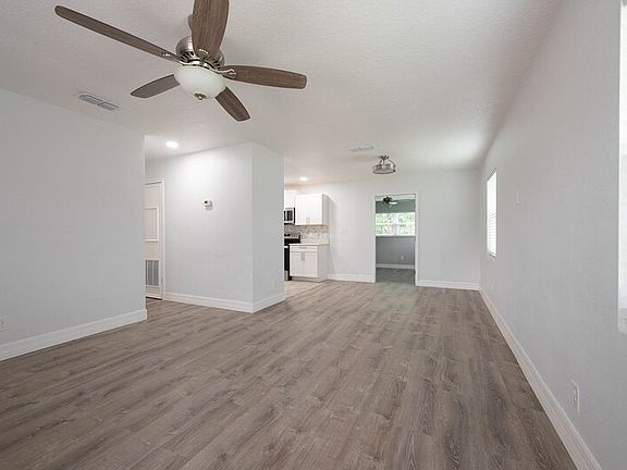 4th image of 4810 Shoshone St #B