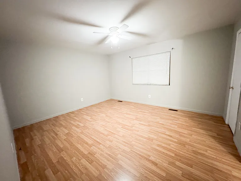 516 Goldensand Ln — Photo 12