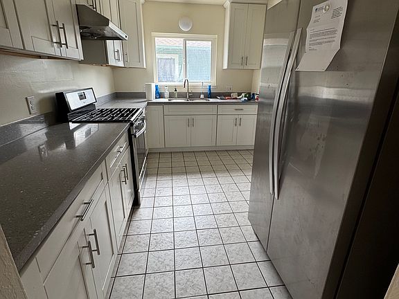 4th image of 3245 Texas St