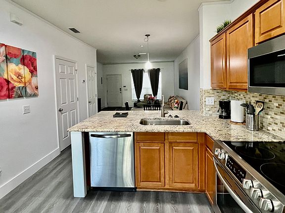 4th image of 3712 Summerlin Ln