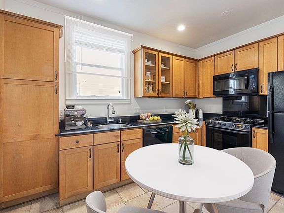 5th image of 2530 Chestnut St #11