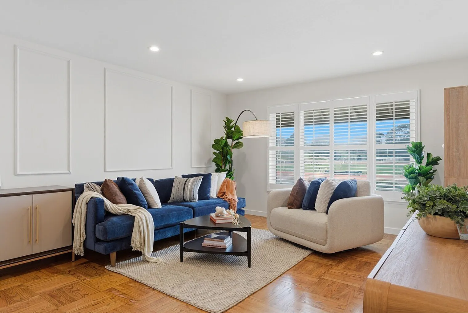 5 bed, 4.0 bath, $14,364 — Photo 2