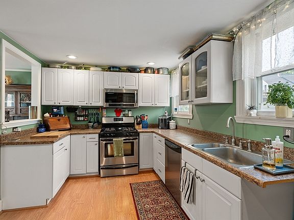3rd image of 6 Houston St