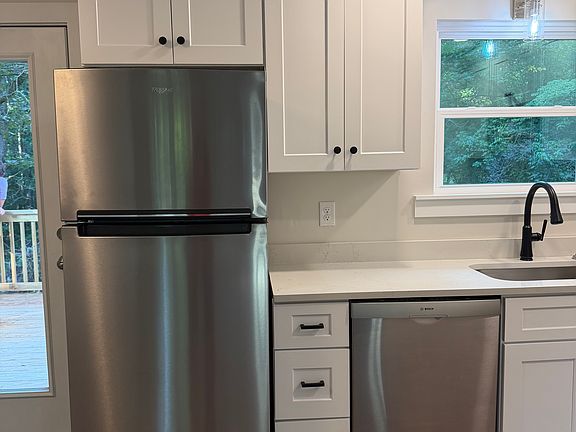 5th image of 226 Pine Hill Rd