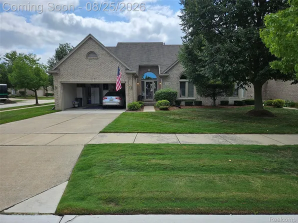 20578 Hillsboro Dr, Macomb, MI 48044