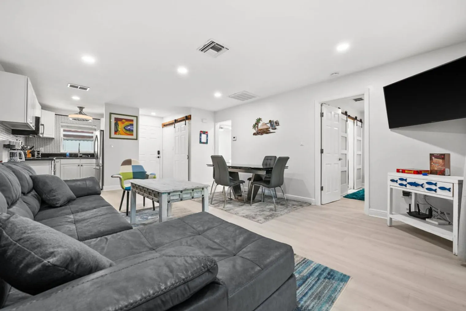 2 bed, 2.0 bath, 1001 sqft, $2,760 — Photo 4