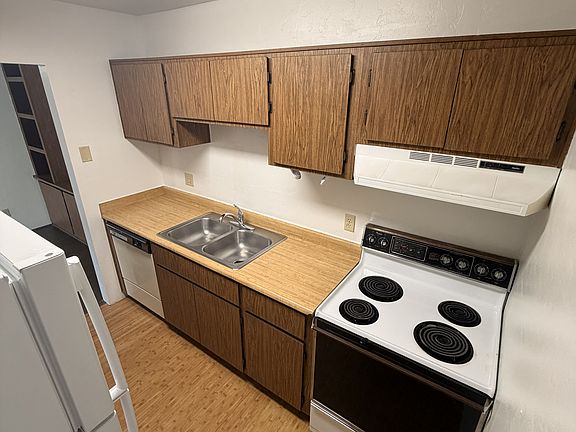 2nd image of 849 Sunset Ave APT 11