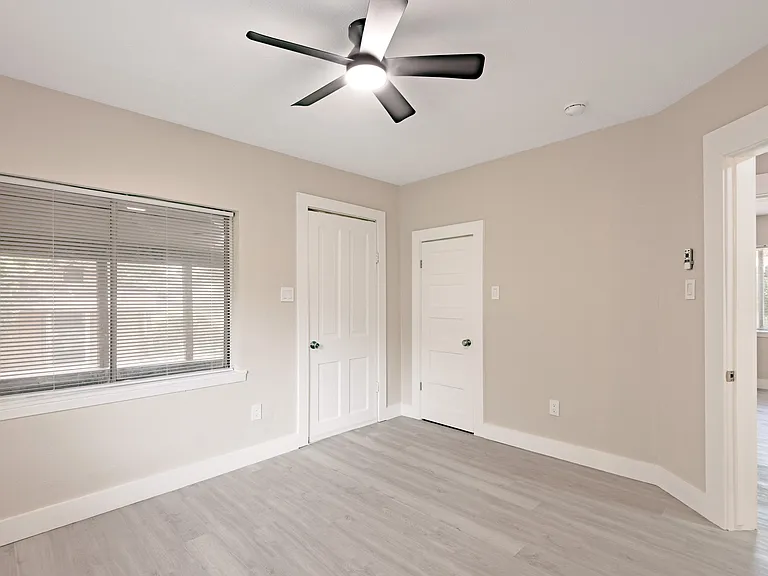 1107 W Dogwood St — Photo 18