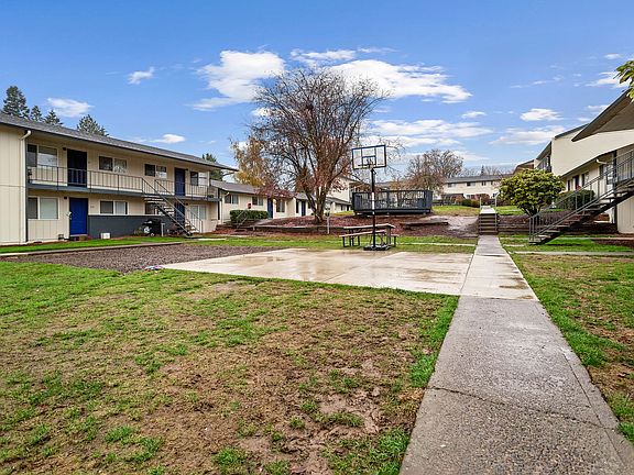 4th image of 13000 NW Cornell Rd APT 26