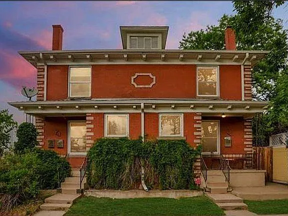 25 E 3rd Ave