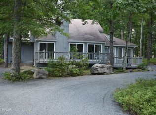 104 Fetlock Dr, Lords Valley, PA 18428