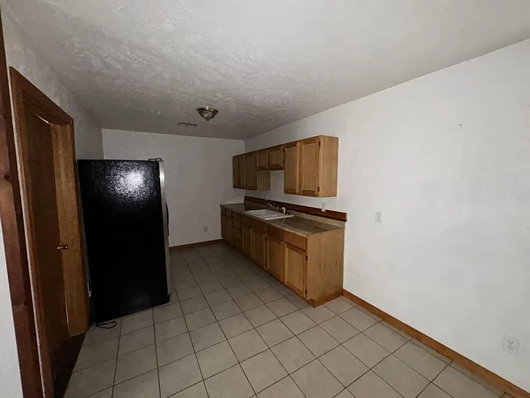 529 W 14th St #B — Photo 7