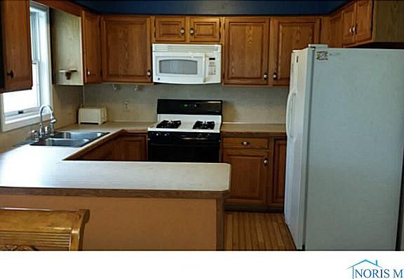 3rd image of 10371 Bridgewood St