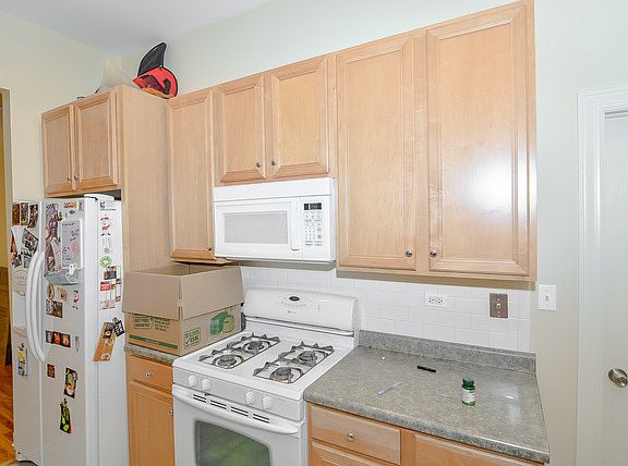 4th image of 1509 W Grand Ave #House