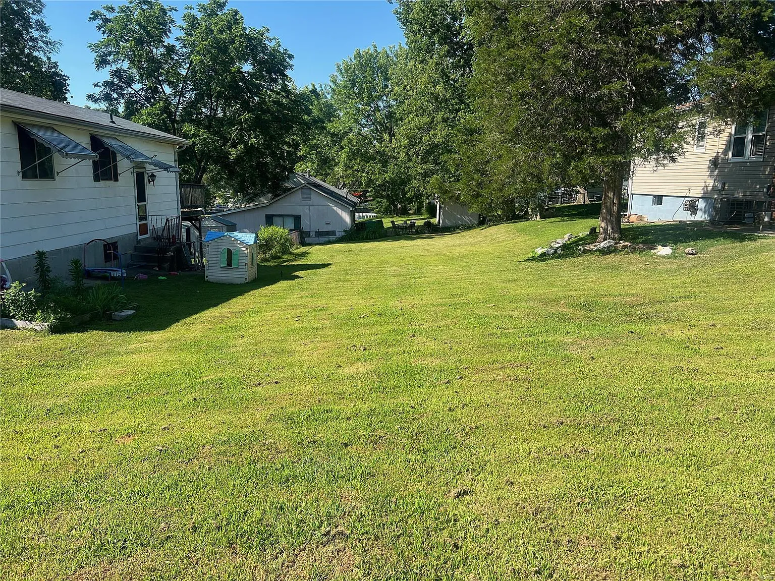 5615 Willard Ave photo 1