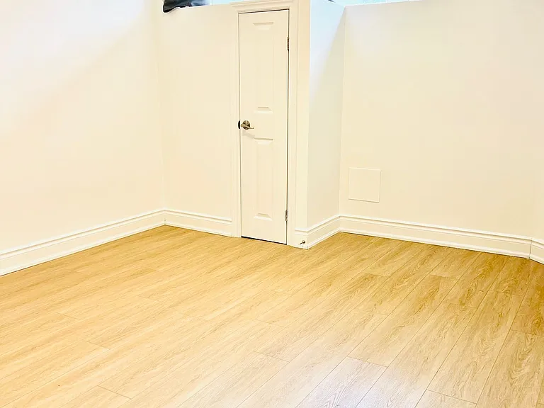 123 Crossland Gate — Photo 4