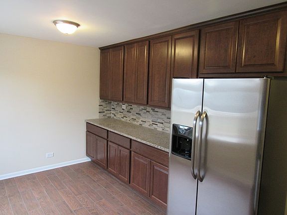 3rd image of 815 Southmoor Ln