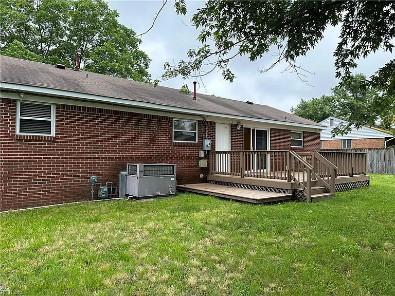 940 Redwood Cir — Photo 40