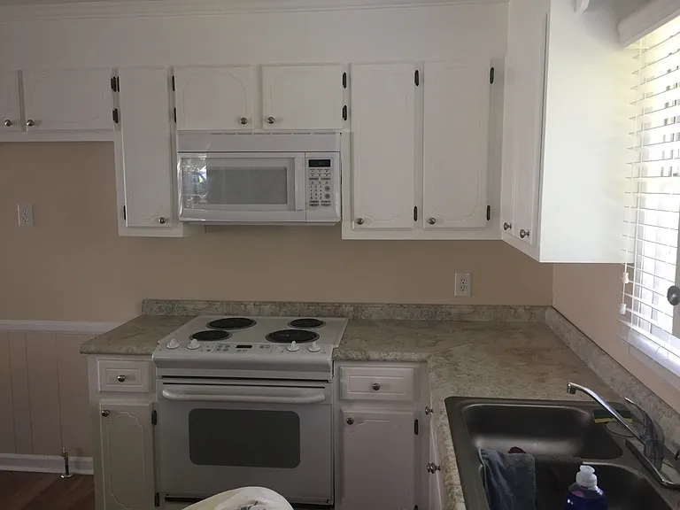 102 Eisenhower St — Photo 7