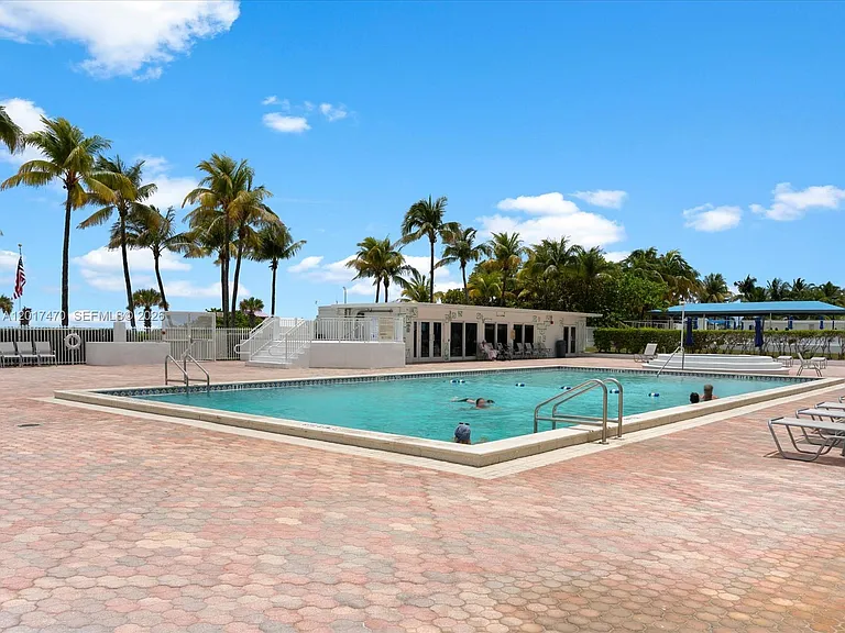 5005 Collins Ave #222 — Photo 32