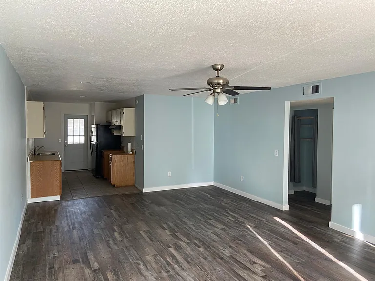 620 E Rosewood Ln #620 — Photo 2
