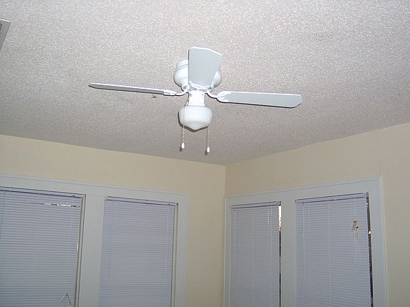 2nd image of 1047 Eustis St APT B