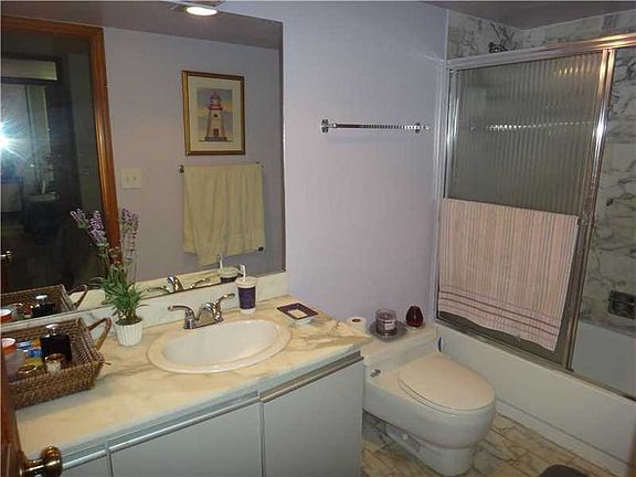 4th image of 2555 Collins Ave APT 1104