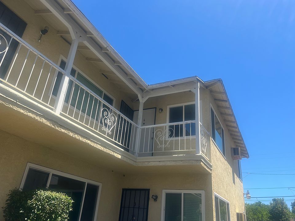 1st image of 14222 Sylvan St APT 6