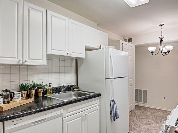 2nd image of 1400 N Beauregard St #1432-202