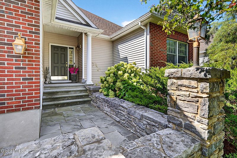 2nd image of 7 Conway Circle