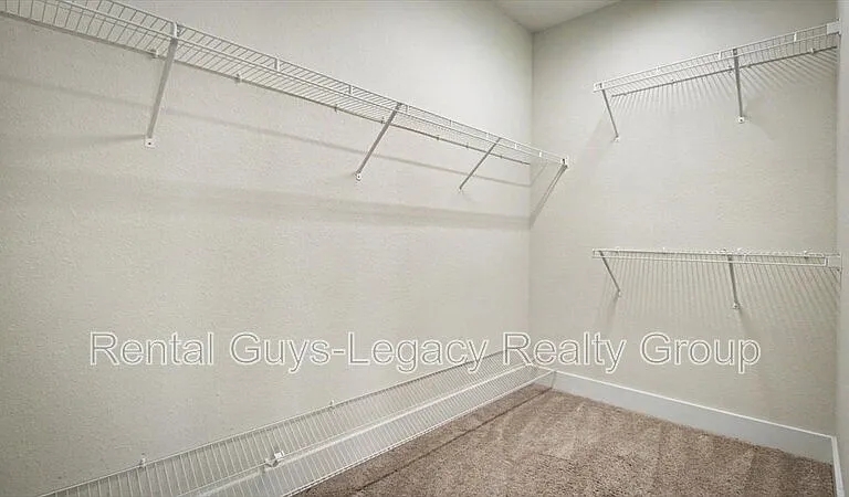 409 Crestview Dr — Photo 28