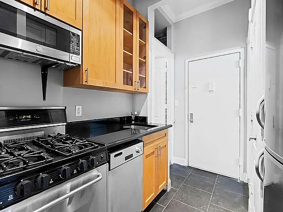 4th image of 410 E 13th St APT 1E